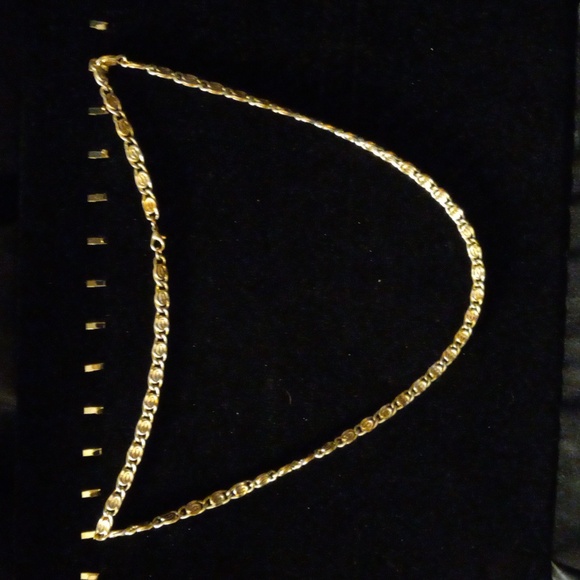 Monet Jewelry - 28" long rare vintage Monet Spiral snail link chain. GP beauty